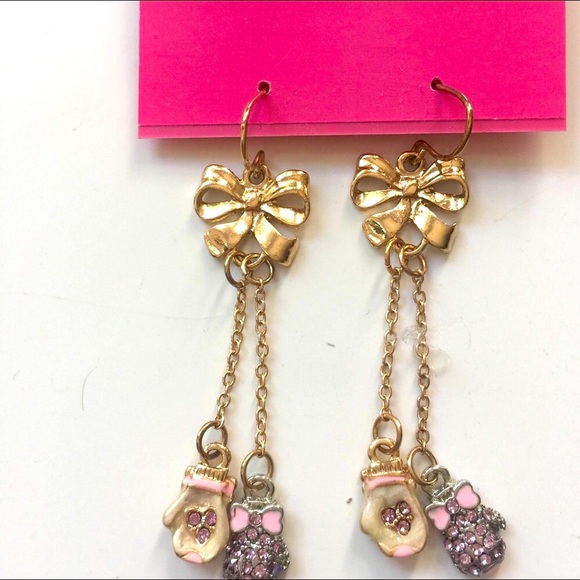🎀❄️ BETSEY JOHNSON 🎀❄️ Bows & Mittens Earrings - Picture 2 of 3